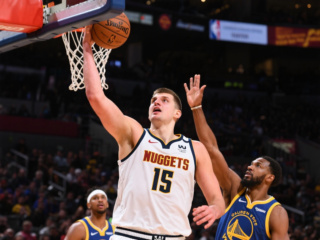 本泽马评选历史最佳11人：三大罗领衔，梅西入选，皇马巴萨占9席